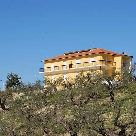 Borgo מלון דירות 3*